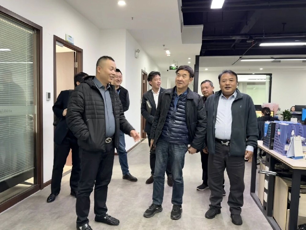 自驅(qū)奮進(jìn)?行穩(wěn)致遠(yuǎn)|無錫市人力資源服務(wù)行業(yè)協(xié)會領(lǐng)導(dǎo)一行走訪調(diào)研超信國際集團(tuán)